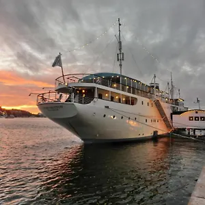 *** Botel Maelardrottningen Yacht Svezia